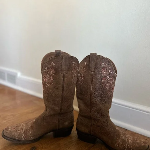Ariat Brown Embroidered Heeled Boots - Picture 8 of 8